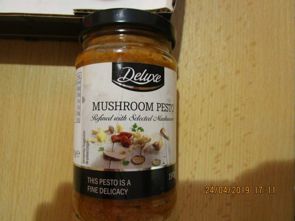U 3 druhov výrobkov, a to: 1.Pesto Calabrese 190g , DMT:09/2020 2. Tuna Pesto 190g, DMT: 09/202, 3.Mushroom Pest 190g, DMT: 09/2020, v celkovom množstve 1.33 kg a v celkovej cene 12,53 €, výrobca : Geproduceerd in Italie, Lidl Nederland GmbH, Postbus 198, NL - 1270 AD Huizen chýbalo označenie v kodifikovanej podobe štátneho jazyka