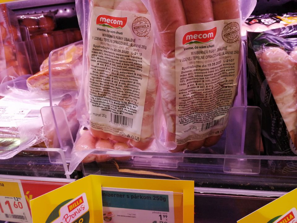 Výrobky ponúkané na predaj po uplynutí dátumu spotreby.