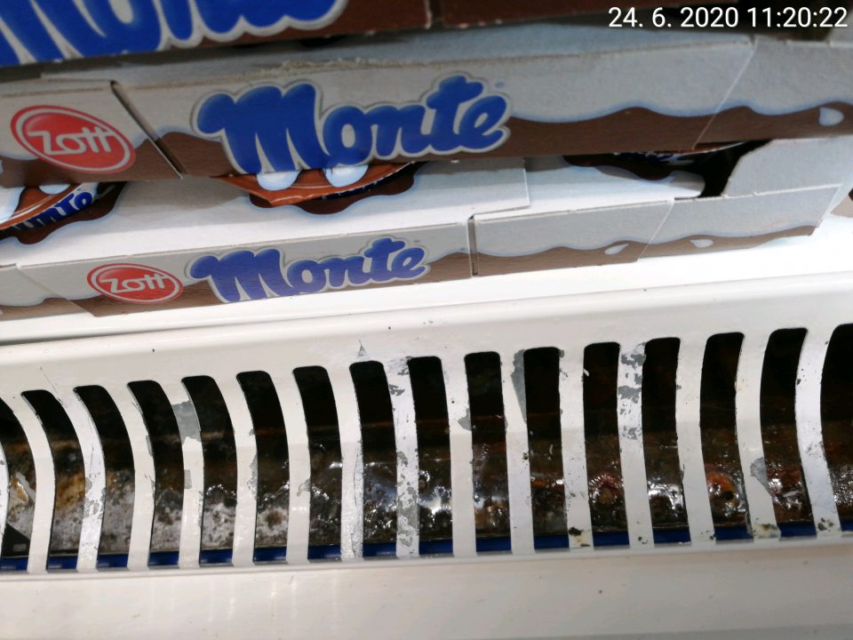 Chladiace vitríny znečistené