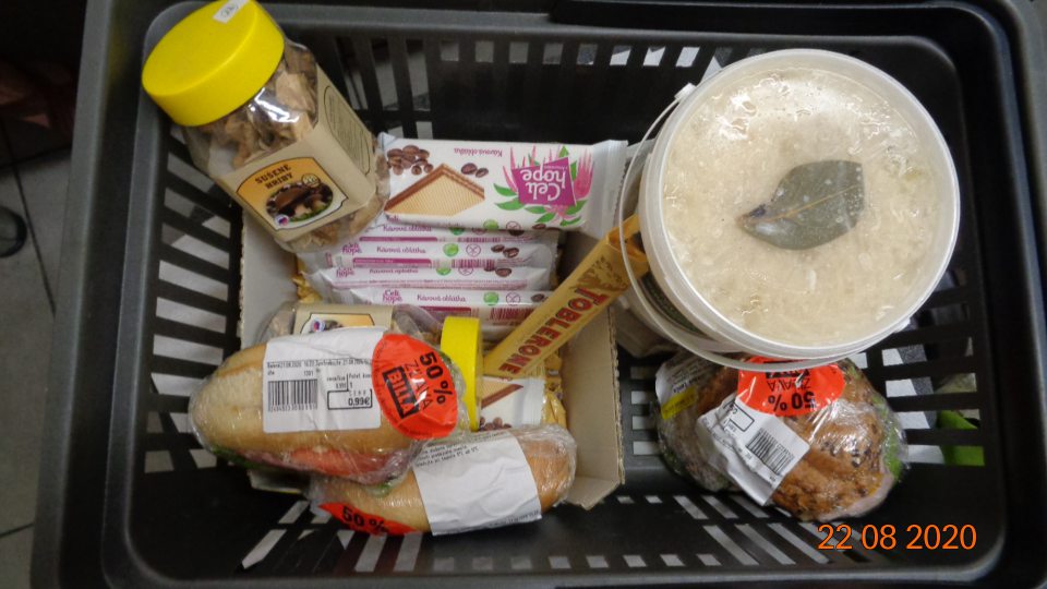 bložená šunková žemľa a obložená bageta po DS ( 21.8.2020), Toblerone švajčiarska mliečna čokoláda s medovo-mandľovým nugátom po DMT(13.3.2020),Celi Hope s amarantom oblátka s kávovou krémovou náplňou po DMT(04.03.2020), Sušené hríby-hríb smrekový,dubový,sosnovýDMT 10.8.2020, Nakladaná kvasená kapusta v slanom náleve DMT:15.8.2020,
Pridať fotografie
