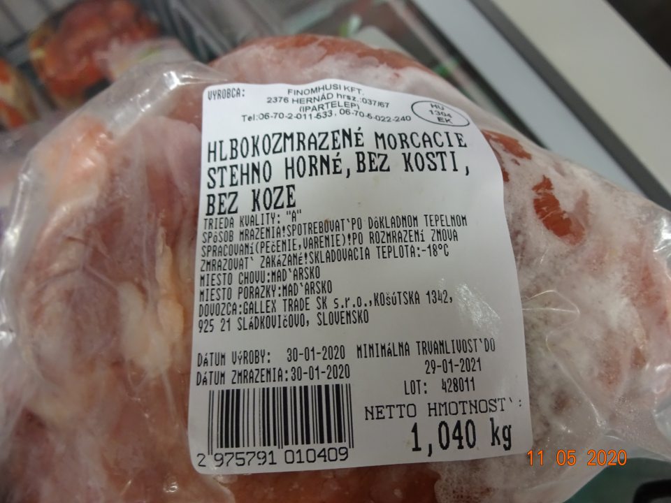 Na etikete hlbokozmrazeného morčacieho stehna neuvedená informácia pre spotrebiteľa o lehote a teplote uchovávania.