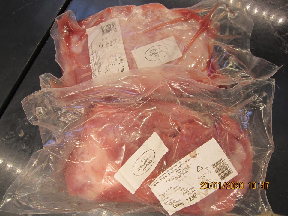 Poškodené vákuové balenie,poškodený obal ( otvorené balenie), nečitateľné označenie