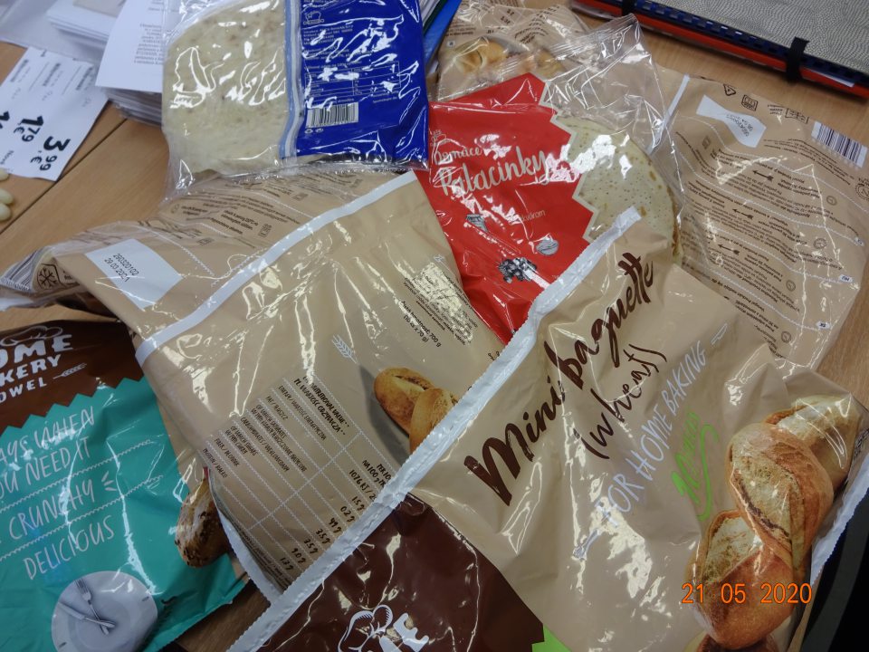 Zložky neoznačené názvom ich kategórie, neodlíšený alergén u pekárskych výrobkov. U hlbokozmrazených pekárenských výrobkov neuvedená informácia : po rozmrazení znovu nezmrazovať.