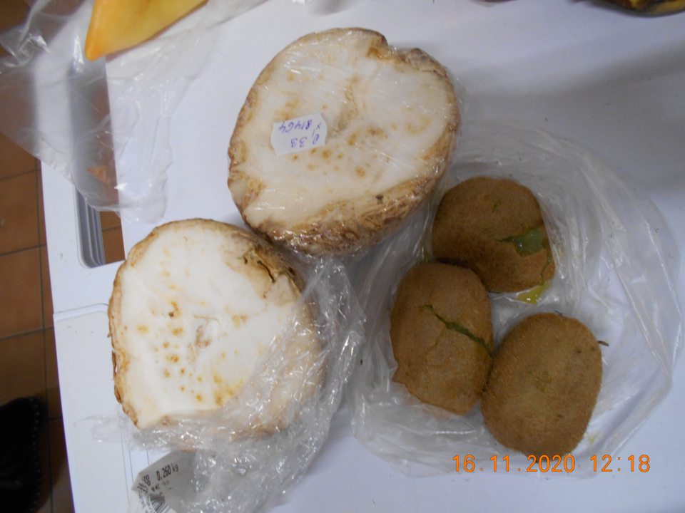 Uvádzanie do obehu šiestich druhov čerstzvého ovocia a zerleniny, nevhodného na ľudskú spotrebu, z dôvodu výskytu hniloby a, plesne, zmenenj konzistencie a farby plodov.