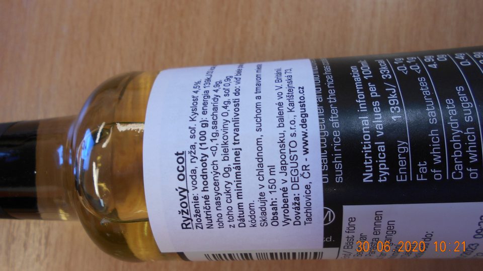 Nesprávne uvedené výživovvé údaje , nesprávne uvedený údaj o obsahu kyseliny octovej.