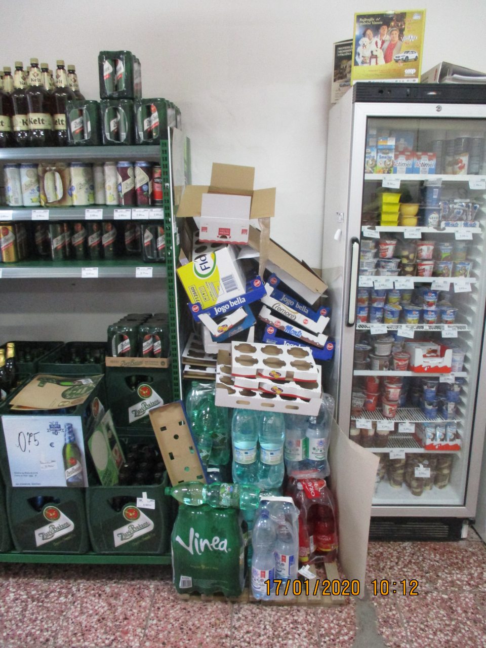 Nevhodne skladované kartóny