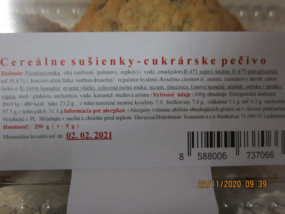 Nedostatok v označení výrobku: „Cereálne sušienky,  cukrárske pečivo“  - na etikete výrobku v zložení sú vyznačené zložky: slnečnica, ľanové semená, ktoré nie sú zaradené medzi látky alebo výrobky spôsobujúce alergie alebo neznášanlivosť  a zložky: E-475-polyglycerol a E-160b Annatto bez presného odkazu na názov látky alebo výrobku spôsobujúceho alergiu alebo neznášanlivosť.