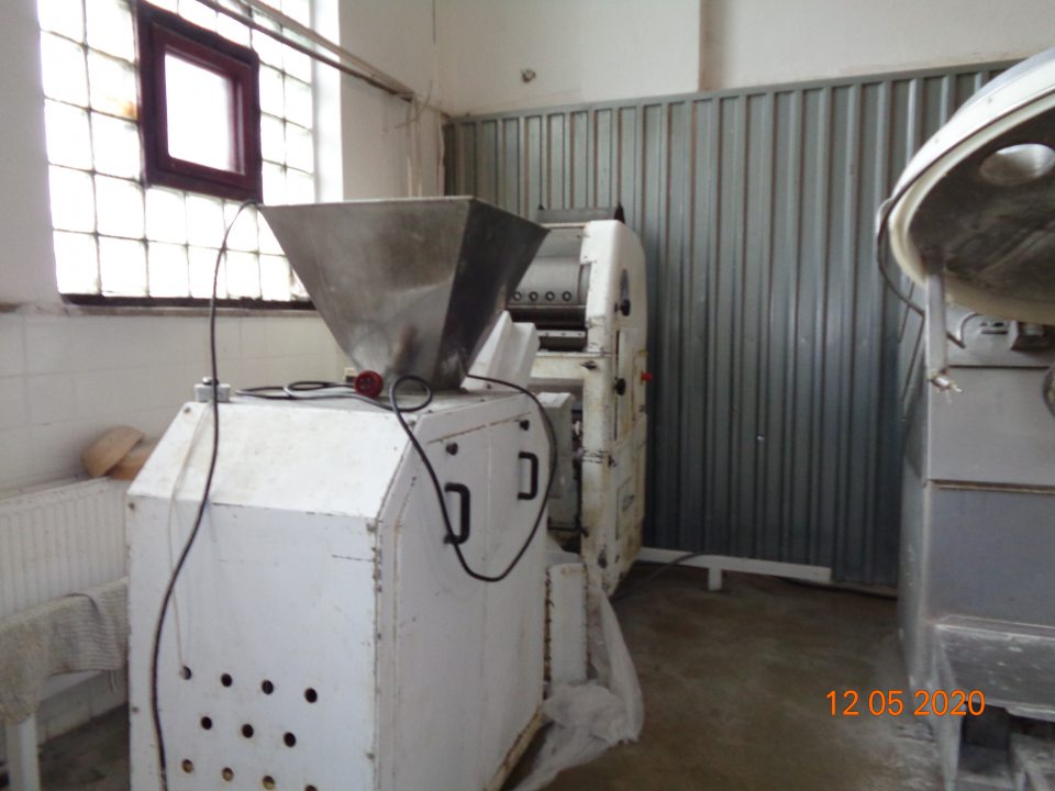 Znečistený nepoužívaný multimat a delička - uložené vo výrobných priestoroch.