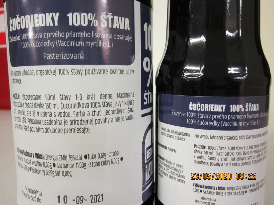 Nedostatok v označení výrobku: Čučoriedky 100% šťava, 300 ml - na etikete menšieho balenia výrobku chýba povinný sprievodný údaj názvu potraviny „pasterizované“ týkajúci sa jej špecifickej úpravy.