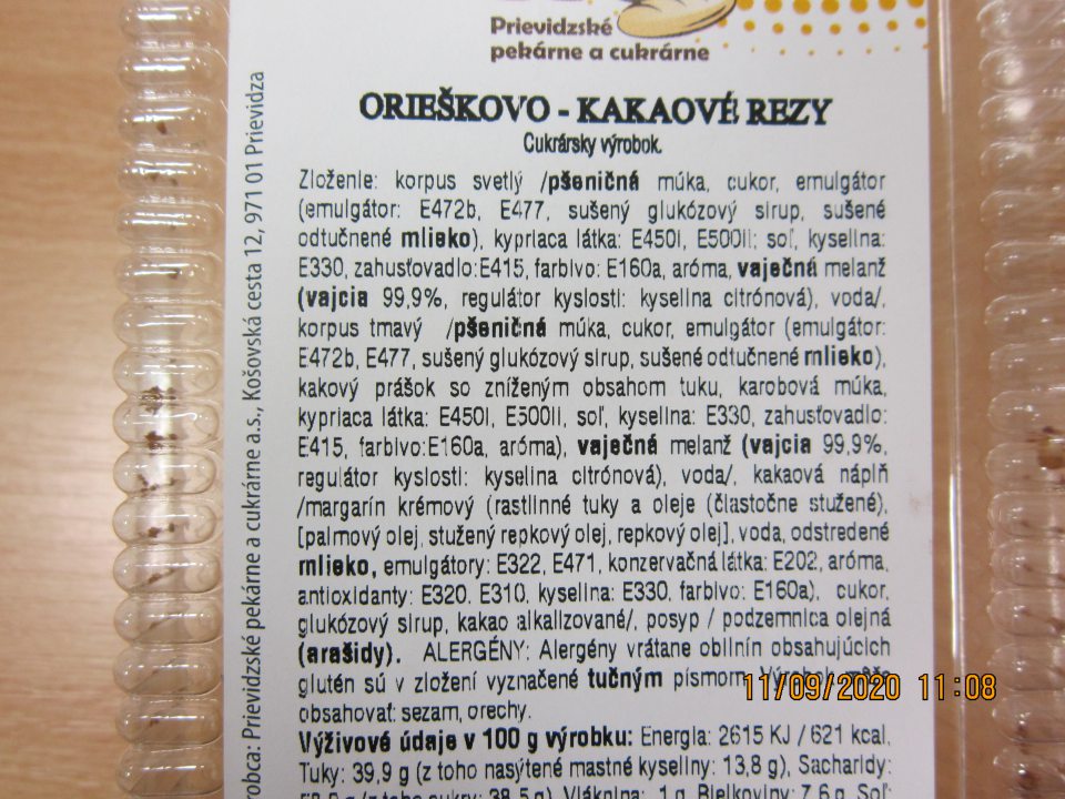 Orieškovo-kakaové rezy, cukrársky výrobok - v zložení výrobku nie je uvedené množstvo zložiek (oriešky, kakao), ktoré sa vyskytujú v názve výrobku.