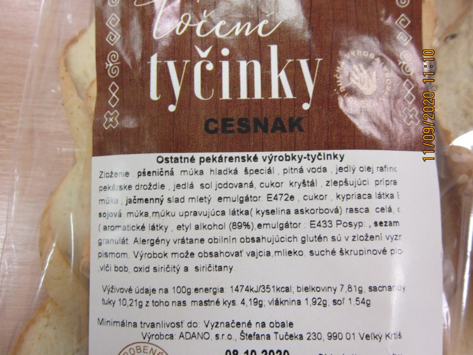 Točené tyčinky – pekárenský výrobok - na etikete výrobku v jej pravej časti nie sú dotlačené povinné údaje o zložení výrobku a jeho výživovej hodnote.
