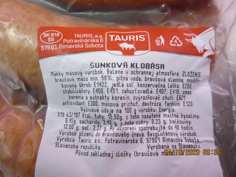 Nedostatok v označení výrobku: Šunková klobása, mäkký mäsový výrobok, balené v ochrannej atmosfére – názov výrobku nie je doplnený o údaj „údený“ týkajúci sa špecifickej úpravy výrobku.