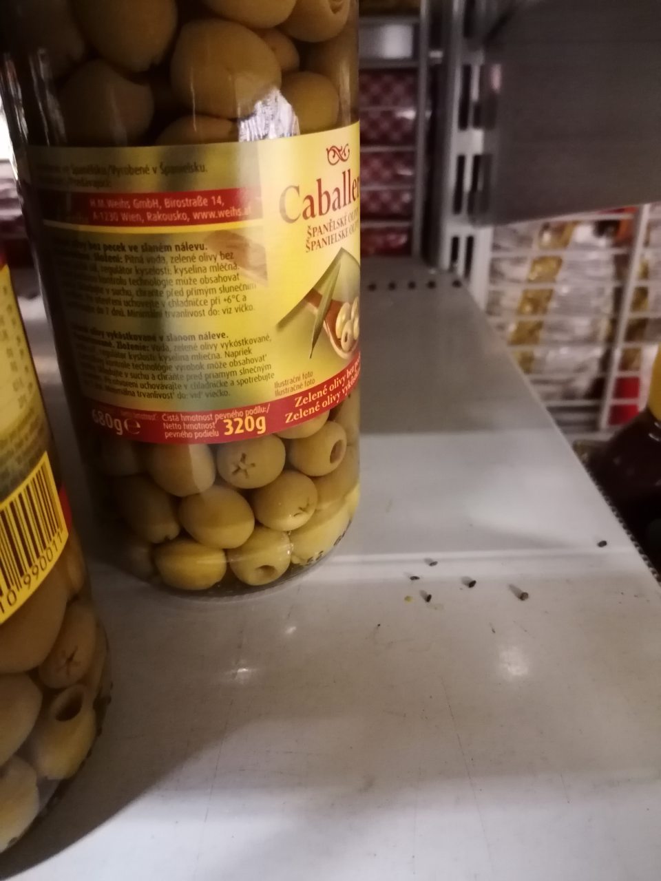 Na predajnej ploche boli zistené znaky prítomnosti hlodavcov - exkrementy.