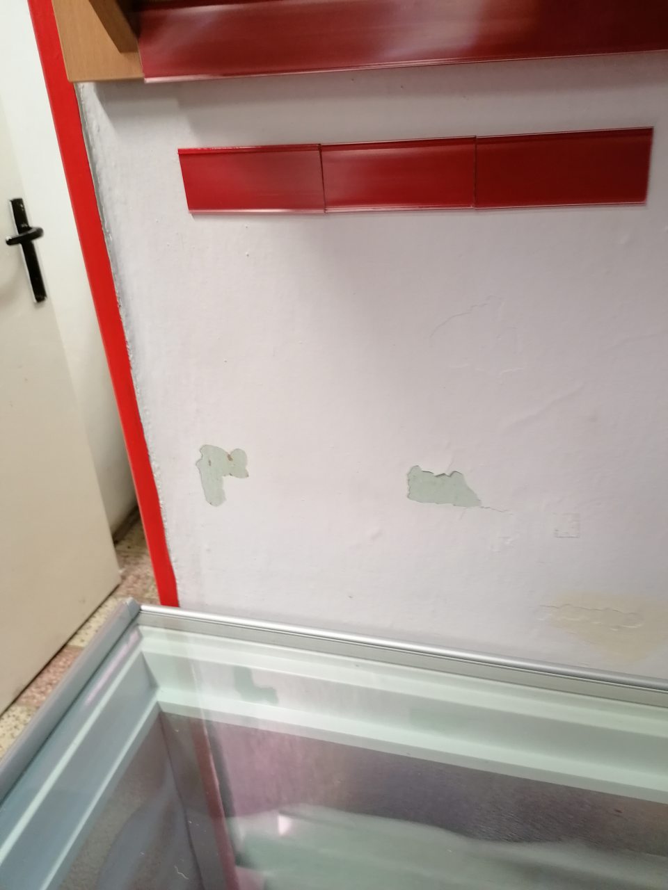 Porušená celistvosť steny