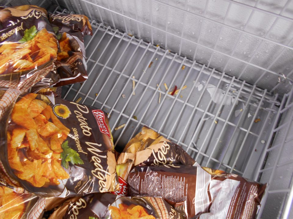 Špina v mraziacom boxe.