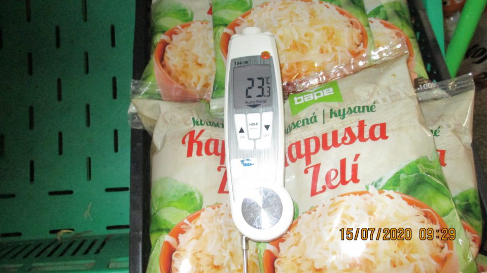 Kvasená kapusta uchovávaná pri teplote vonkajšieho prostredia.