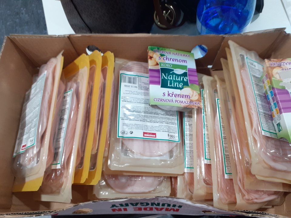 Mäsový výrobok po uplynutom dátume minimálnej trvanlivosti. 