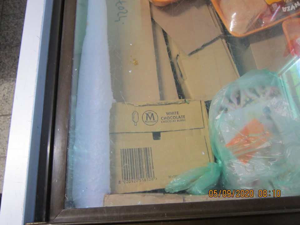 Nadmerná námraza v boxe na hydinu,