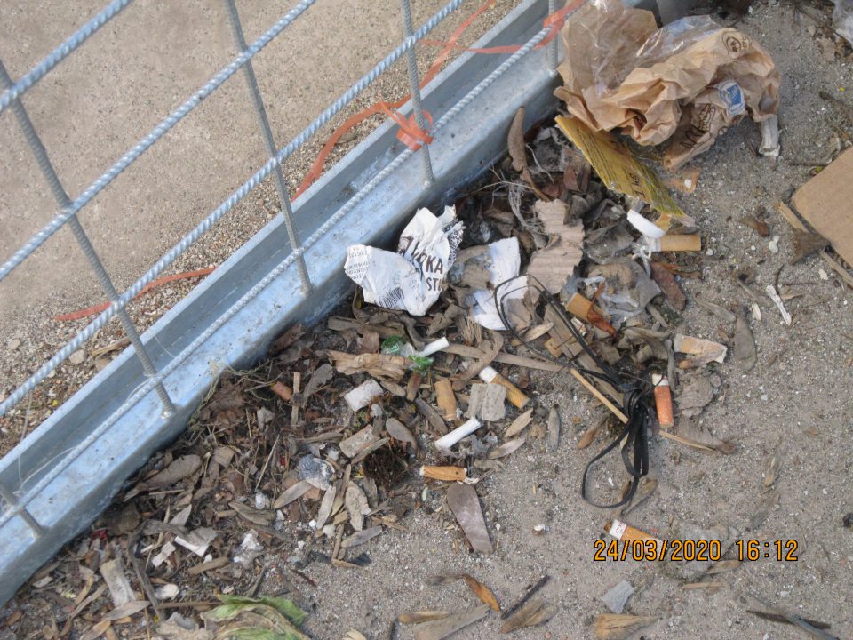 Znečistený príjem tovaru, dvor, rampa