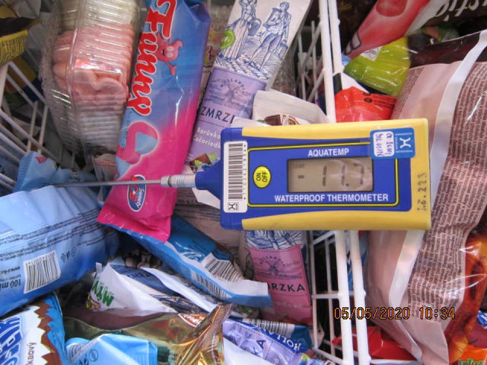 Nedodržanie teploty uchovávania hlbokozmrazených potravín.