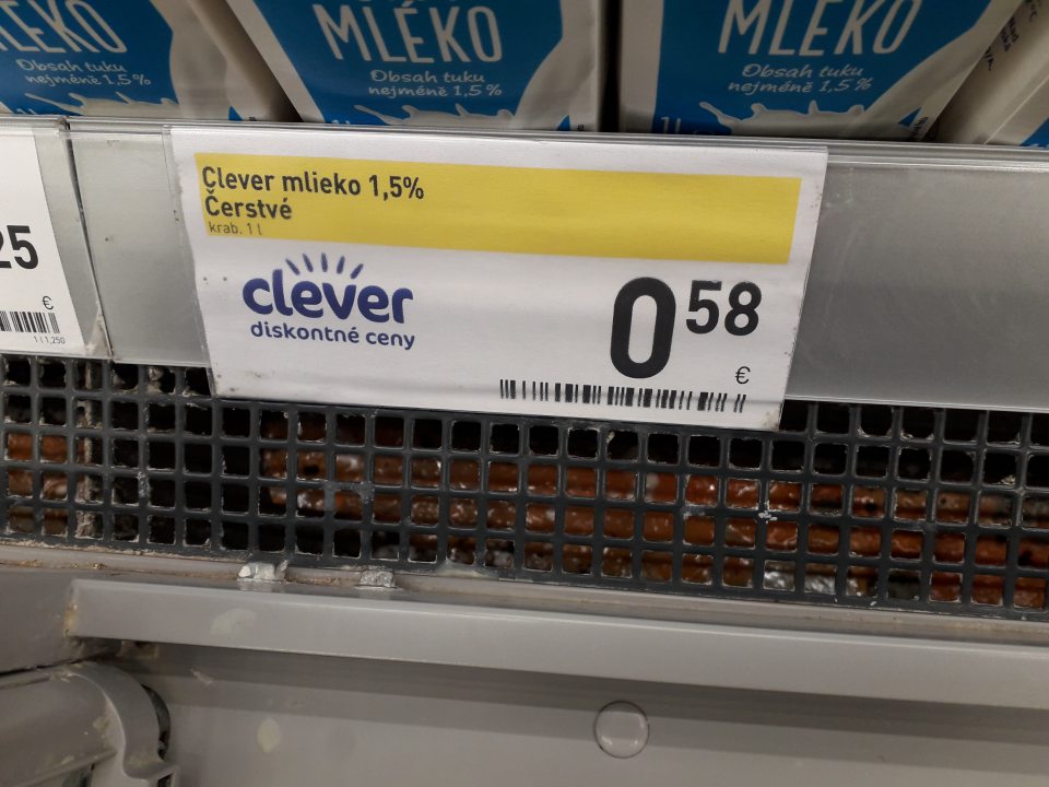 Znečistené chladiace zariadenie v predajni