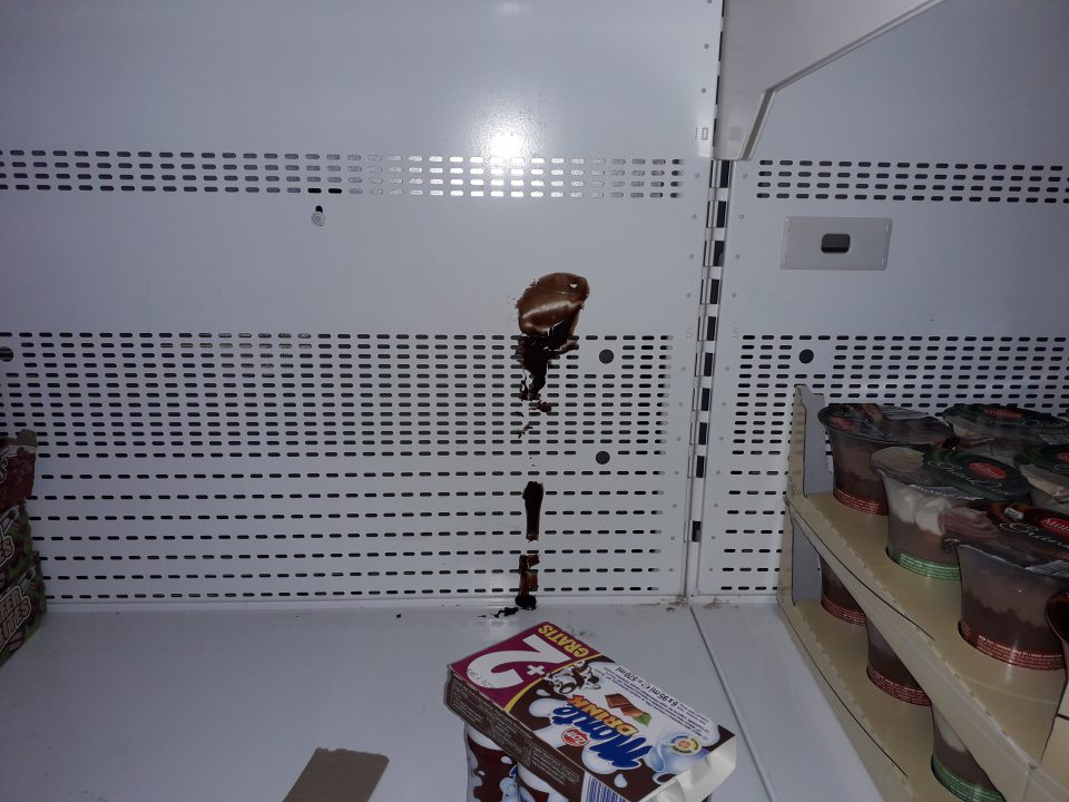 znečistenie chladiaceho zariadenia na predajnej ploche