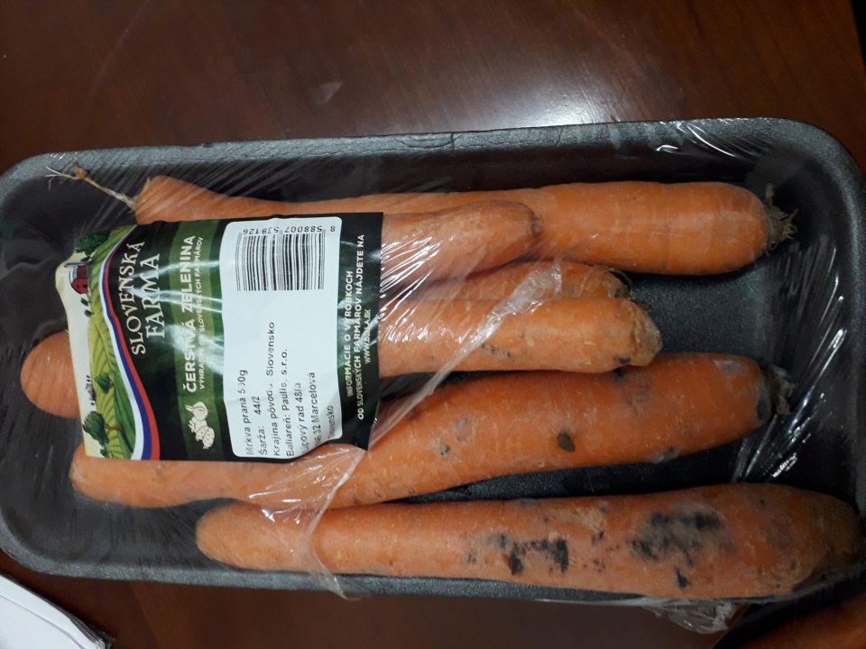 Výskyt plesne a hniloby u výrobku "Mrkva praná á 500 g"