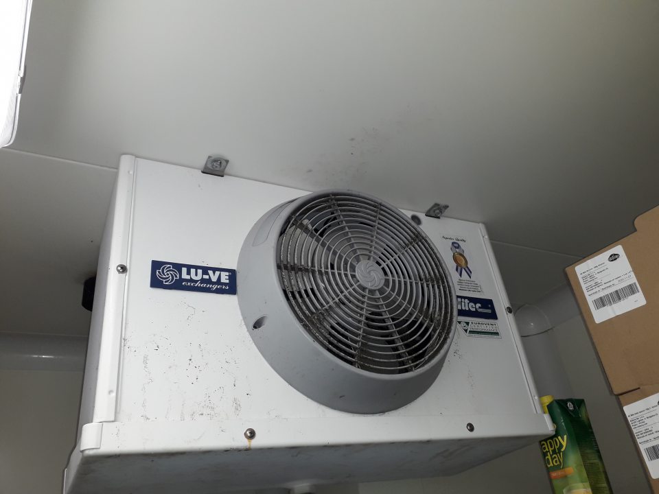 Výskyt kolónií plesní v chladiacom zariadení určenom na skladovanie OZ na chladiacej jednotke