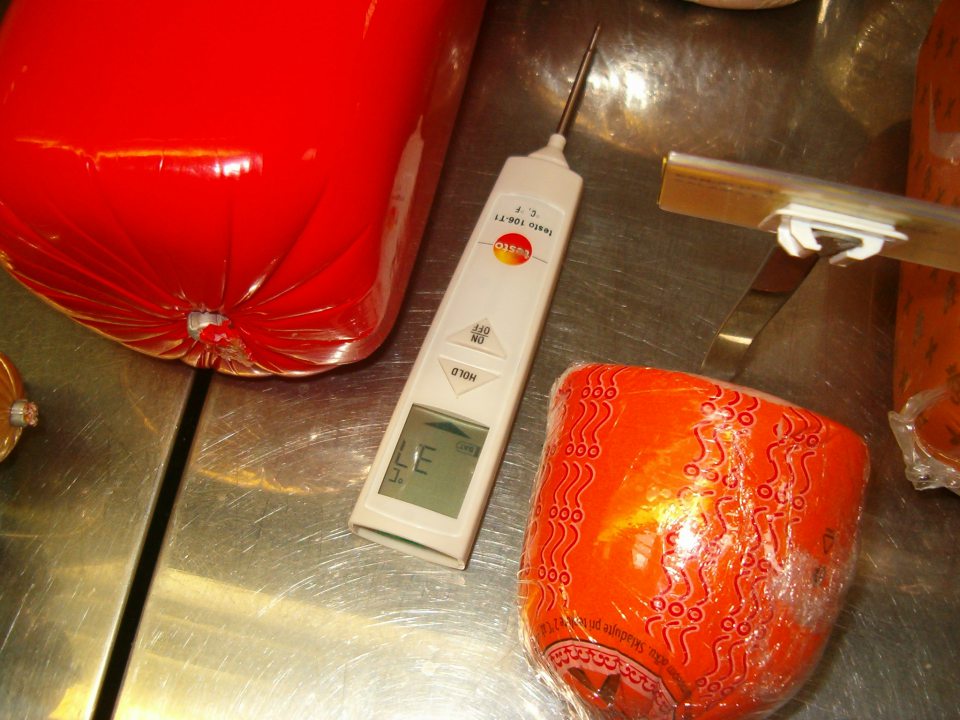 Správna teplota v chladiacej vitríne +3,7°C 