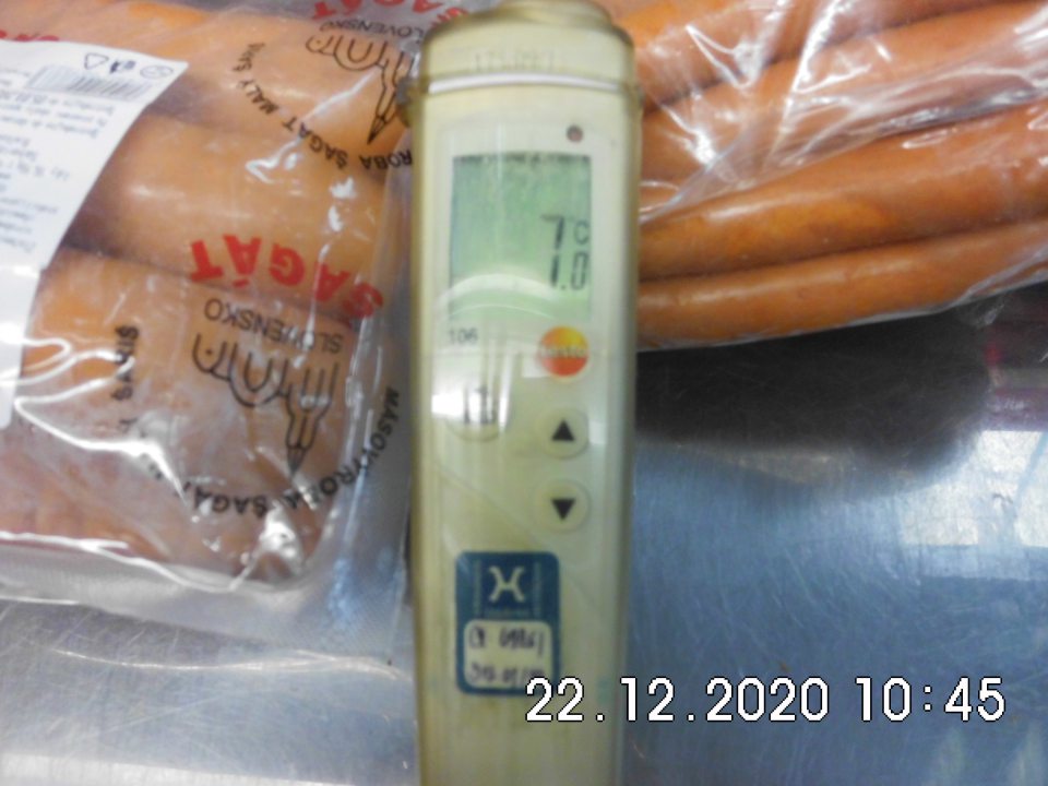 uvádzanie mäsových výrobkov pri nevyhovujúcej teplote