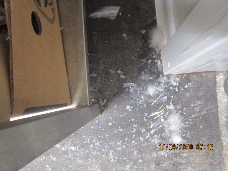 V skladovom priestore v mraziacom boxe bol silný výskyt námrazy.