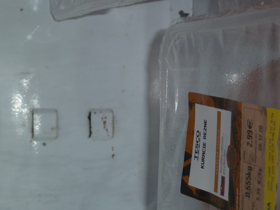 znečistenie v chladiacej vitríne