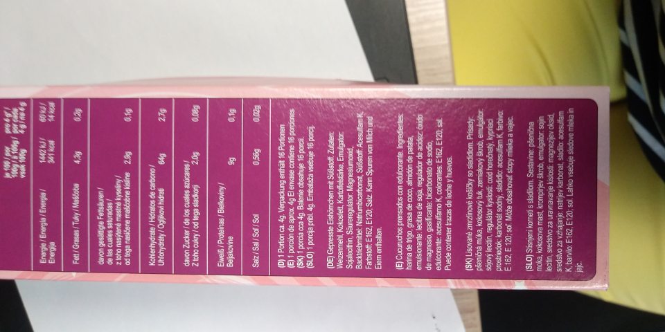 nesprávne označený výrobok - v zložení uvedená zložka "pšeničná múka" bez zvýraznenia ako alergénu, či iného odlíšenia