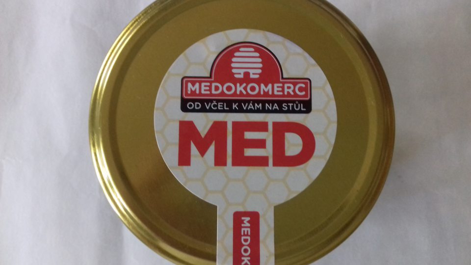 Nevyhovujúca vzorka - nie je v súlade s Vyhl. 41/2012 v znaku merná vodivosť - vyšetrená hodnota 0,52mS/cm / limit min 80,0mS/cm. Označenie - "Med zmiešaný lesný" - legislatíva med "lesný" nepozná.