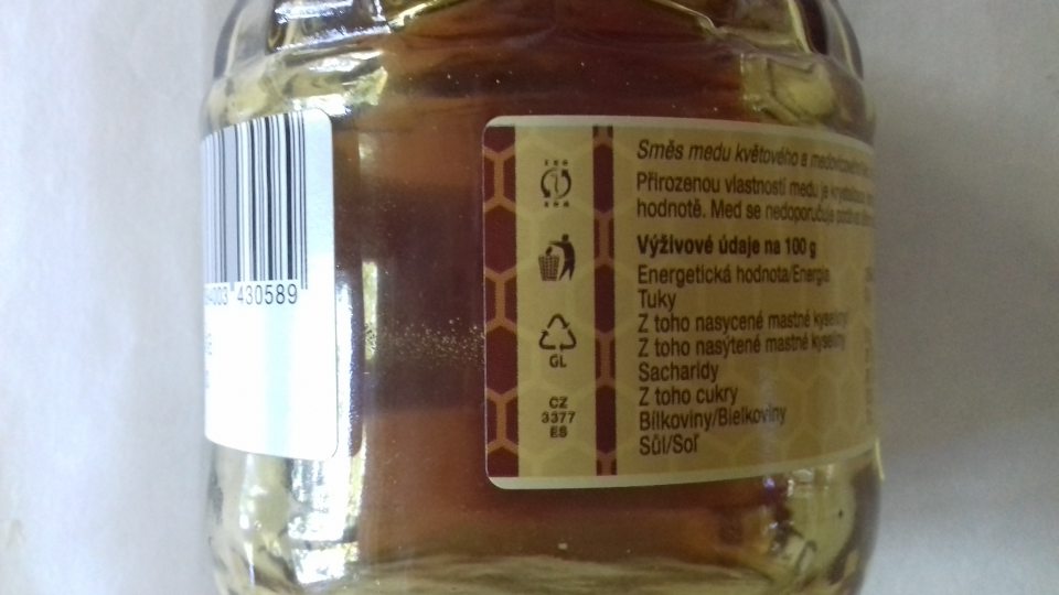Nevyhovujúca vzorka - nie je v súlade s Vyhl. 41/2012 v znaku merná vodivosť - vyšetrená hodnota 0,52mS/cm / limit min 80,0mS/cm. Označenie - "Med zmiešaný lesný" - legislatíva med "lesný" nepozná.