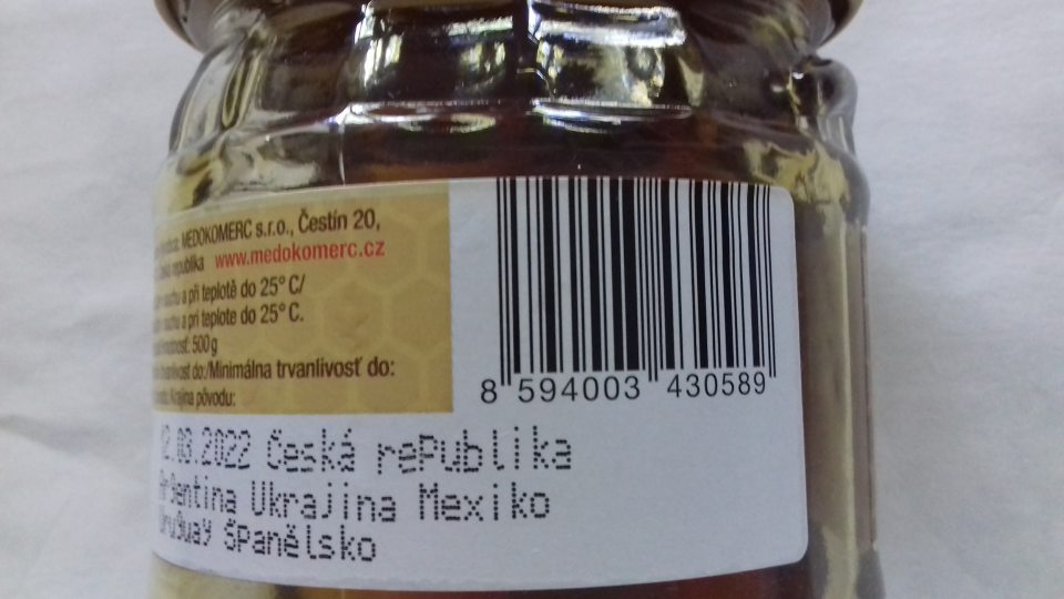 Nevyhovujúca vzorka - nie je v súlade s Vyhl. 41/2012 v znaku merná vodivosť - vyšetrená hodnota 0,52mS/cm / limit min 80,0mS/cm. Označenie - "Med zmiešaný lesný" - legislatíva med "lesný" nepozná.