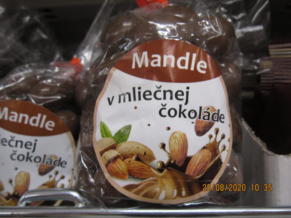 Mandle v mliečnej čokoláde - dražé mandle pražené 250g, DMT: 03.07.2021, označenie dávky: 3/7/20/20/14 03.07.2021 - nezaistenie jednoznačnej čitateľnosti, pričom stredná výška písma nespĺňa požadovanú veľkosť