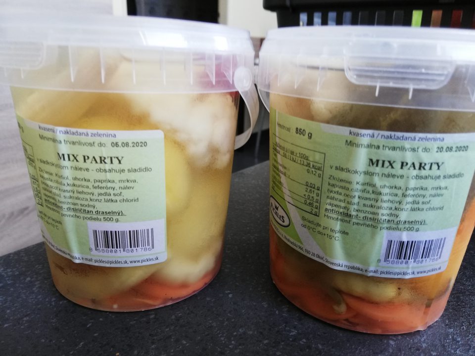 výrobok MIX PARTY v sladkokyslom náleve - obsahuje sladidlo, hmotnosť 850 g,, výrobca PICKLES s.r.o., Vinohradská 966, 930 28 Okač, Slovenská republika, minimálna trvanlivosť 06.08.2020 v počte jeden kus výrobok MIX PARTY v sladkokyslom náleve - obsahuje sladidlo, hmotnosť 850 g,, výrobca PICKLES s.r.o., Vinohradská 966, 930 28 Okač, Slovenská republika, minimálna trvanlivosť 20.08.2020 v počte jeden kus