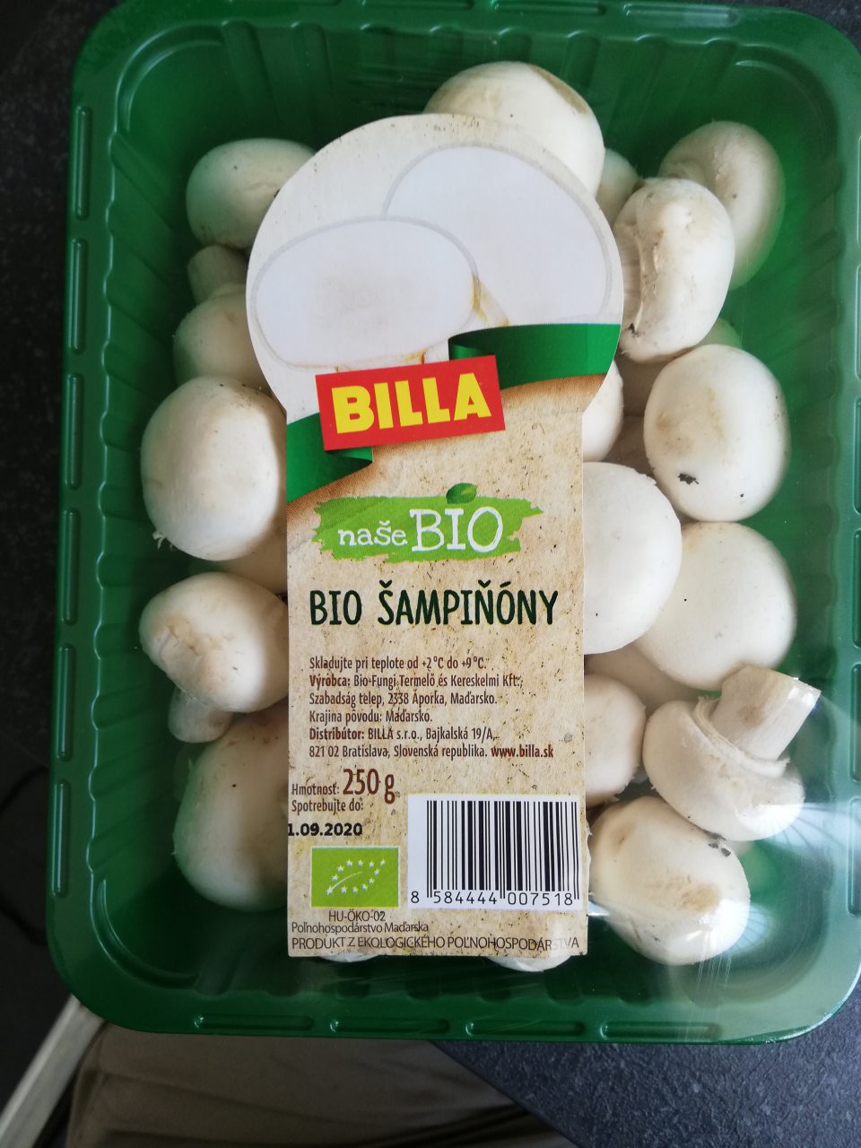výrobok BIO ŠAMPIÓNY hmotnosť 250g krajina pôvodu Maďarsko distribútor Billa s.r.o., Bajkalská 19/A 821 02 Bratislava spotrebujte do 1.09.2020 v počte štyroch kusov , eur u ktorého je zistené nesprávne označenie dátumu spotreby.