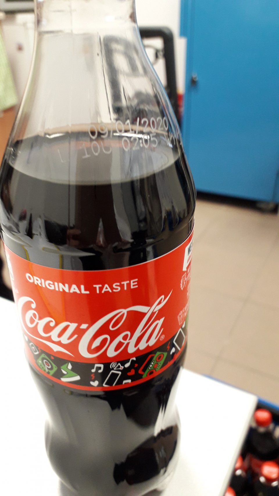 PO DMT 17 ks CocaCola-sýtený kolový nápoj, 500 ml DMT do 09/01/2020 