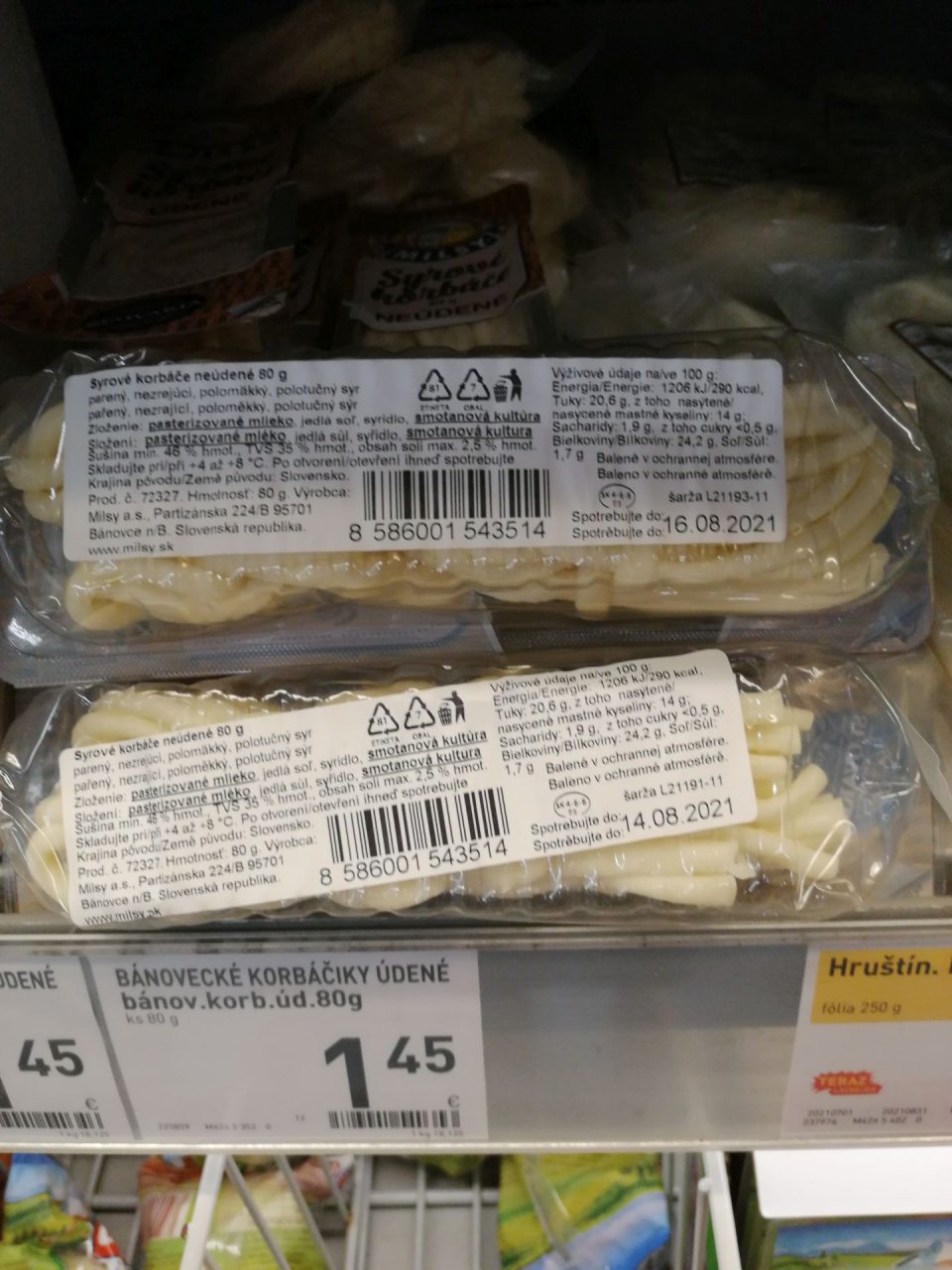 Výrobky ponúkané na predaj po uplynutí dátumu spotreby.