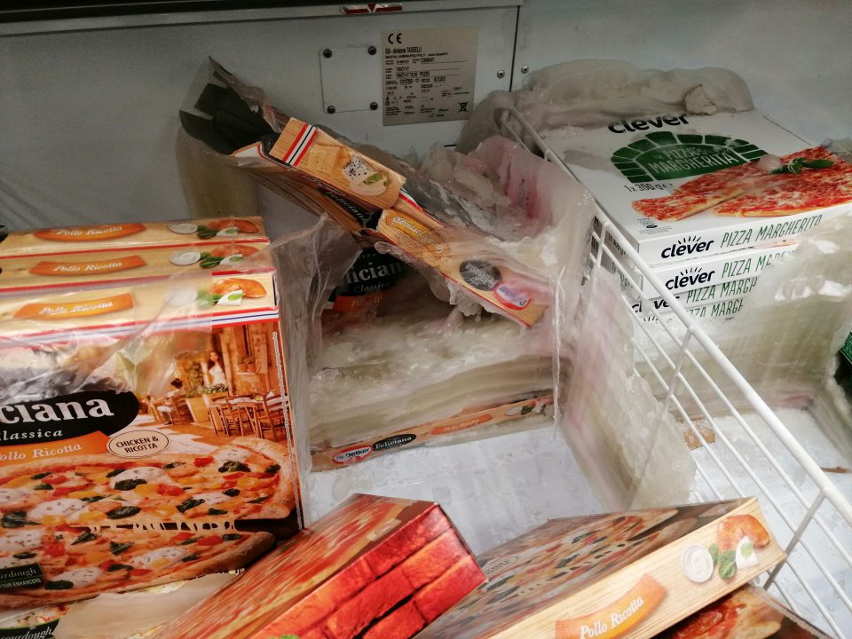 Výrazná námraza v časti vystavovania pizze.