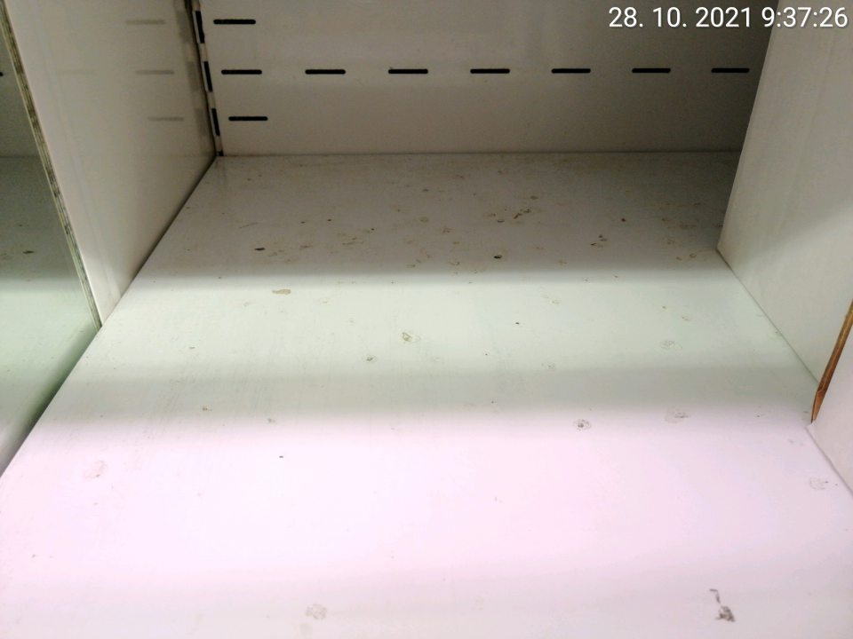 Chladiace vitríny znečistené