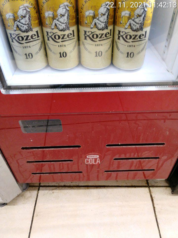 Chladničky znečistené, zatečené