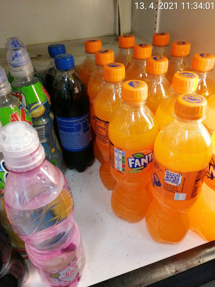 Chladiace vitríny znečistené