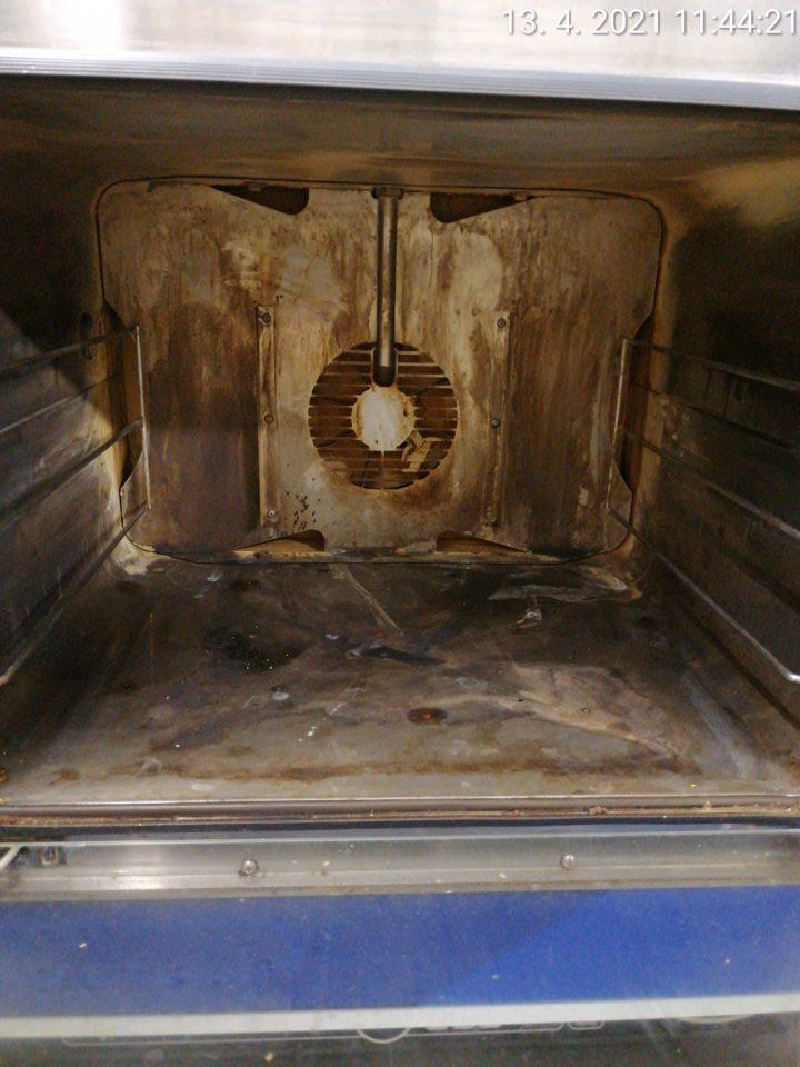 Pec na dopekanie znečistená