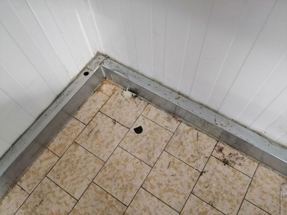 Znečistená podlaha v chladenom sklade MOPRO.