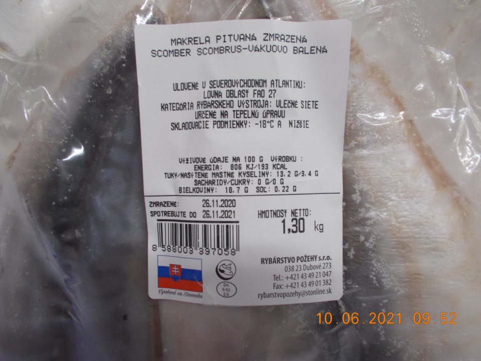  V mraziacom boxe na predajnej ploche sa nachádzali 2 druhy mrazených rýb s nesprávnym označením.