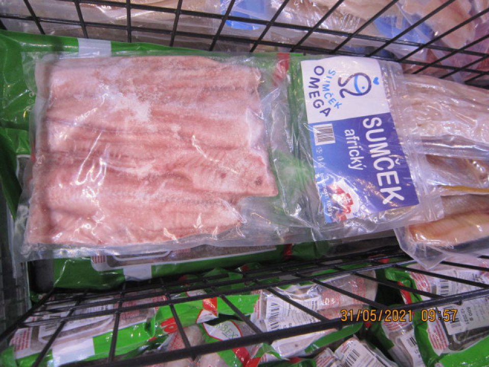 Jahňacie plece hlbozmrazené, ponúkané na predaj po uplynutí dátumu minimálnej trvanlivosti (DMT).