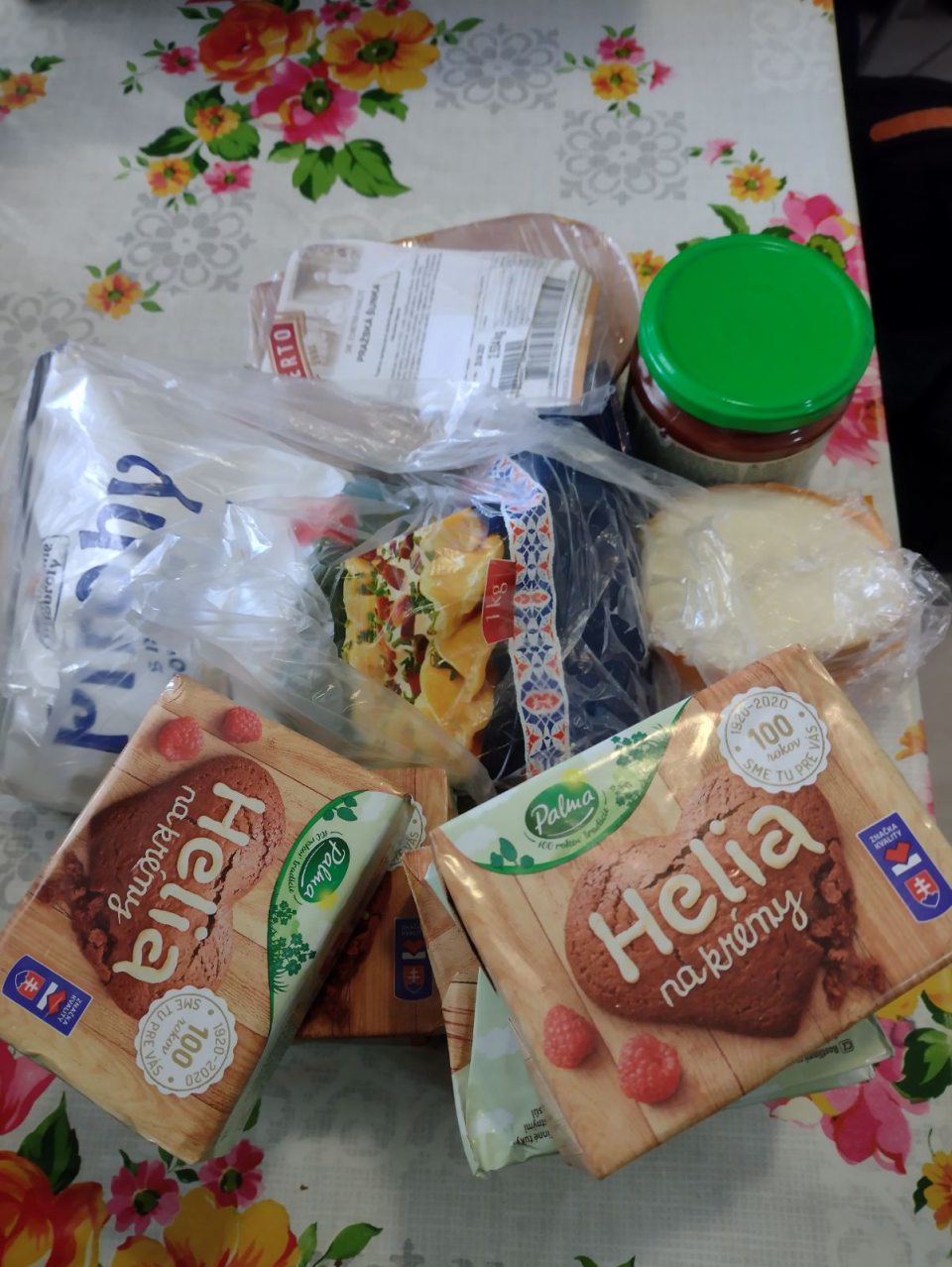 Predaj  potravín po DS a DMT 5 druhov, celková hmotnosť: 3,90 kg, celková cena:19,21€. 